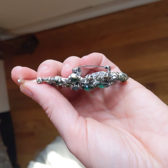 Emerald Green Statement Brooch - Picture 4 of 5
